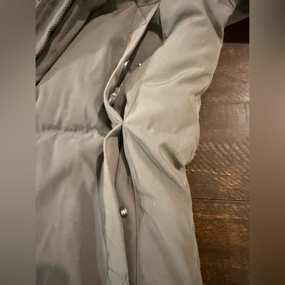 Vince Camuto Long Down Puffer Coat Parka Faux Fur Hood Gray M - Picture 13 of 16